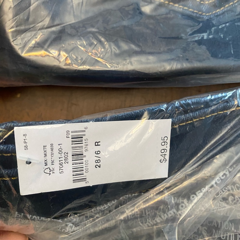 NWT GAP 5” denim girlfriend shorts - Picture 9 of 9